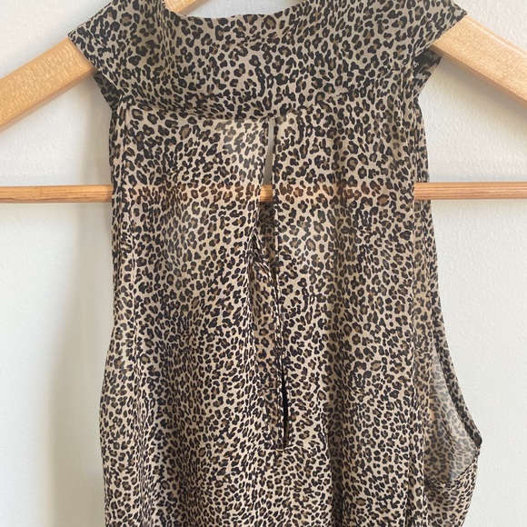 NILI LOTAN Ceyda Top in Khaki Micro Leopard Print - Picture 5 of 13